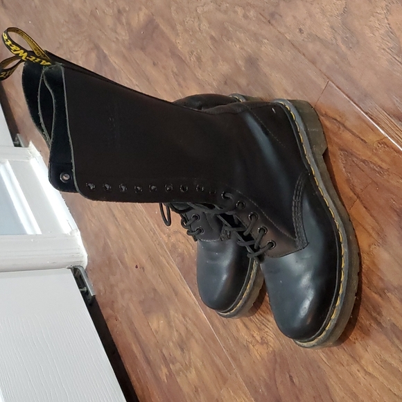 Doc Martens "The Original" Air Wair with Bouncing Soles - Picture 3 of 9